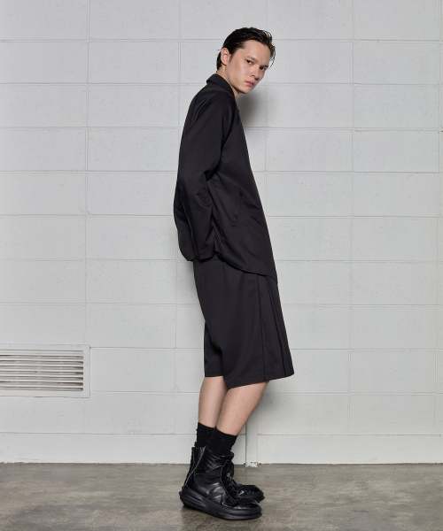 DGNAK(ディグナク)の「サイドプリーツパイピングワイドショーツ(ブラック)(その他パンツ・メンズ・ブラック・MEDIUM/LARGE)」の3枚目の写真
