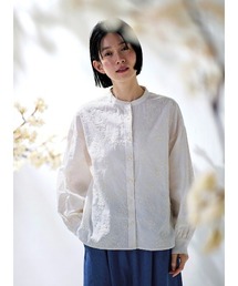 サニークラウズ 桜の花刺しゅうブラウス〈レディース〉