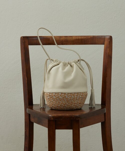 GALLARDAGALANTE（ガリャルダガランテ）の「【Jhuri Shate】ドローストリングバッグ（ショルダーバッグ・レディース・ブラック/ホワイト・FREE）」の2枚目の写真