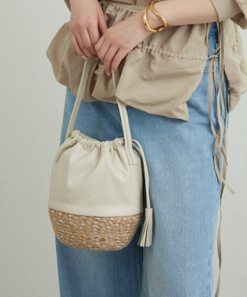 GALLARDAGALANTE（ガリャルダガランテ）の「【Jhuri Shate】ドローストリングバッグ（ショルダーバッグ・レディース・ブラック/ホワイト・FREE）」の3枚目の写真