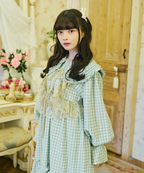 kutir(クティール)の「【クティールとレトロ】フリル襟ギンガムチェックティアードワンピース(ワンピース・レディース・ベージュ/ピンク/グリーン/レッド・MEDIUM/SMALL)」の12枚目の写真