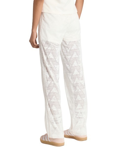 adidas(アディダス)の「adidas originals FIREBIRD CLASSIC LACE TRACKPANTS(アディダスオリジナルス ファイアーバード クラシック レース トラックパンツ)(スウェットパンツ・レディース・ホワイト系/ブラック・LARGE/MEDIUM/SMALL)」の4枚目の写真