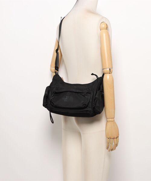 THE NORTH FACE（ザノースフェイス）の「【THE NORTH FACE】ノースフェイス 韓国限定 WHITE LABEL Women's BONNEY HOBO BAG MINI ミニ バック（ショルダーバッグ・レディース・クリーム/ブラック/シルバーグレー・FREE）」の7枚目の写真