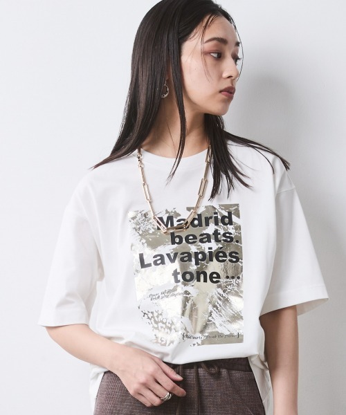 CHIC STYLE(シックスタイル)の「綿100%箔プリントTシャツ<大きいサイズ有>シックスタイル(Tシャツ/カットソー・レディース・オフホワイト/ブラック・5L/4L/3L/LL/L/M)」の1枚目の写真