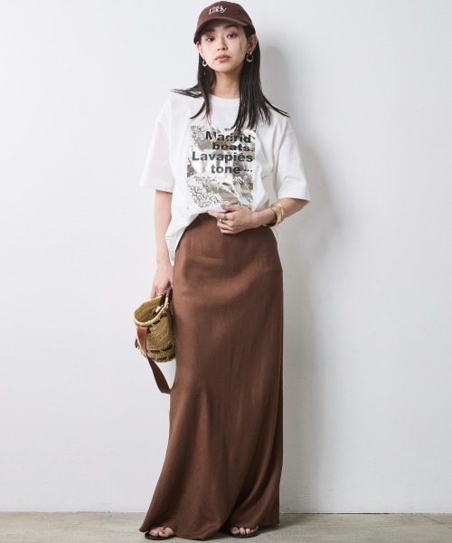 CHIC STYLE(シックスタイル)の「綿100%箔プリントTシャツ<大きいサイズ有>シックスタイル(Tシャツ/カットソー・レディース・オフホワイト/ブラック・5L/4L/3L/LL/L/M)」の5枚目の写真