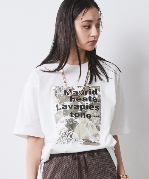 CHIC STYLE(シックスタイル)の「綿100%箔プリントTシャツ<大きいサイズ有>シックスタイル(Tシャツ/カットソー・レディース・オフホワイト/ブラック・5L/4L/3L/LL/L/M)」の8枚目の写真