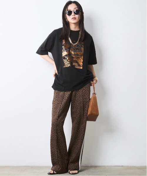 CHIC STYLE(シックスタイル)の「綿100%箔プリントTシャツ<大きいサイズ有>シックスタイル(Tシャツ/カットソー・レディース・オフホワイト/ブラック・5L/4L/3L/LL/L/M)」の10枚目の写真