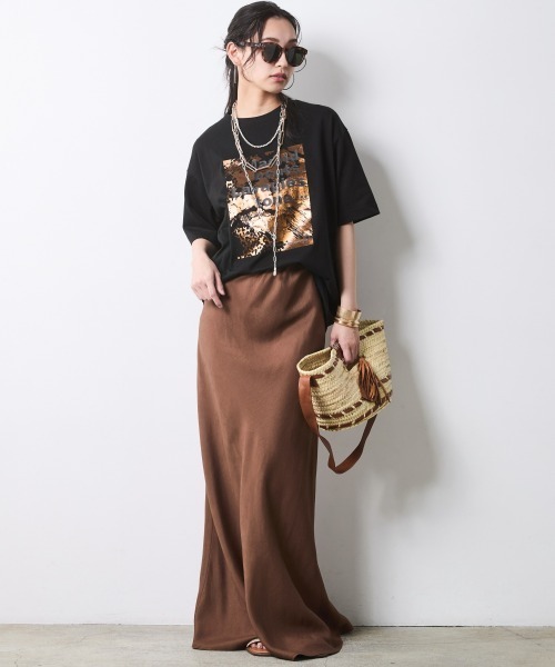 CHIC STYLE(シックスタイル)の「綿100%箔プリントTシャツ<大きいサイズ有>シックスタイル(Tシャツ/カットソー・レディース・オフホワイト/ブラック・5L/4L/3L/LL/L/M)」の12枚目の写真
