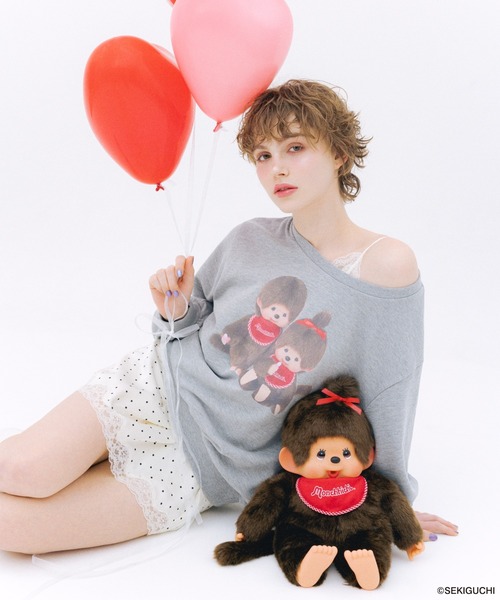 Heather(ヘザー)の「【モンチッチ×Heather】アソート柄裏毛スウェット 659564(スウェット・レディース・レッド/グレー/オフホワイト・FREE)」の2枚目の写真