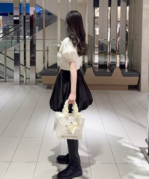 Maison de FLEUR（メゾンドフルール）の「フリルトートバッグ ピカチュウ（トートバッグ・レディース・ライトイエロー・FREE）」の8枚目の写真