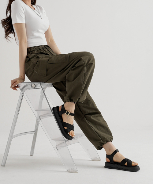 CHAAKAN(チャカン靴)の「ネミッシュストラッププラットフォームサンダル SDFBR2g811(サンダル・レディース・ブラック/アイボリー・22.5cm/23cm/23.5cm/24cm/24.5cm/25cm)」の3枚目の写真