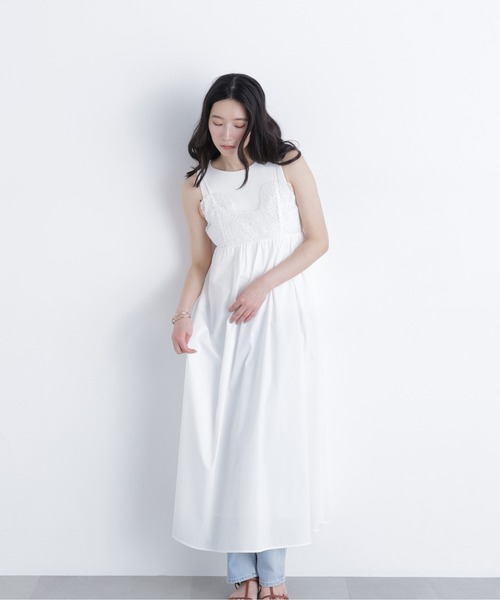 N.(N. Natural Beauty Basic)(エヌエヌナチュラルビューティーベーシック)の「レース切替コットンブレンドキャミワンピース(ワンピース・レディース・ブラック/ブルー系その他/オフホワイト・P/S/MEDIUM)」の4枚目の写真