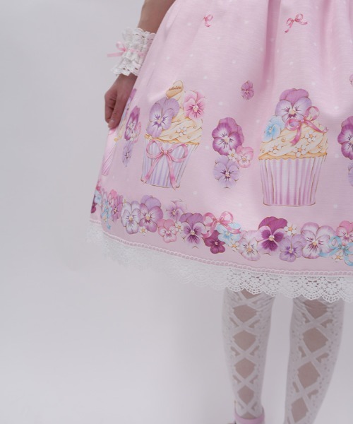 Chalmiere（シャルミエール）の「パンジーカップケーキ柄JSK