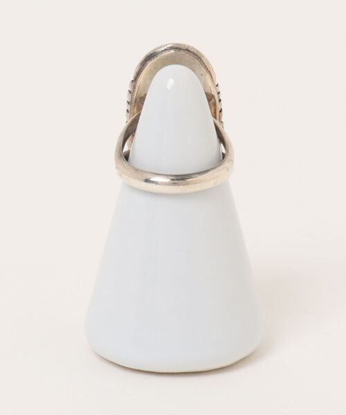 Indian Jewelry(インディアンジュエリー)の「THEATER シアター ロングオーバルストーンネイティブ2ラインズデザインシルバーリング Made in USA(リング・レディース・シルバー・#9/#11/#12)」の2枚目の写真