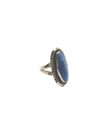 Indian Jewelry（インディアンジュエリー）の「THEATER シアター ロングオーバルストーンネイティブ2ラインズデザインシルバーリング Made in USA（リング）」