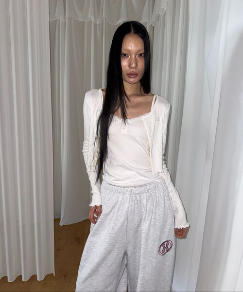 THE MYSTERIOUS HOTEL（ザミステリアスホテル）の「V NECK BUTTON SLEEVELESS [WHITE]（Tシャツ/カットソー・レディース・その他・FREE）」の5枚目の写真