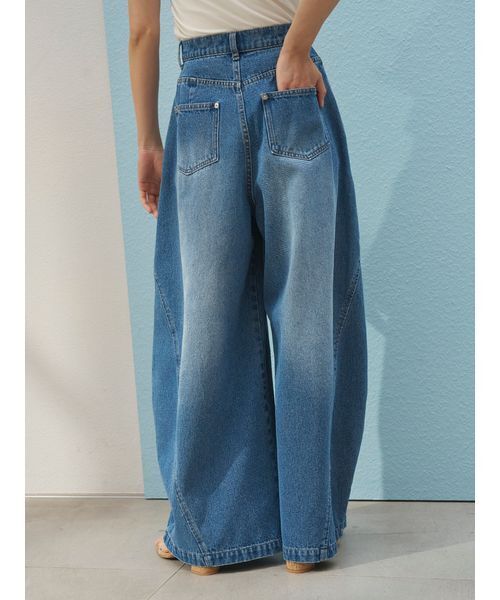 SNIDEL(スナイデル)の「カーブワイドデニム(デニムパンツ・レディース・ブルー/ブラック/ライトブルー・0/1)」の11枚目の写真