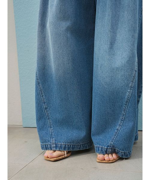 SNIDEL(スナイデル)の「カーブワイドデニム(デニムパンツ・レディース・ブルー/ブラック/ライトブルー・0/1)」の8枚目の写真