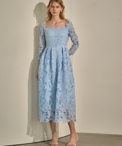 ERADIE(エラディエ)の「Elise Square-Neck Lace Dress スクエアーネックケミカルレースドレス(ドレス・レディース・ラベンダー/ブラック/サックスブルー・FREE)」の3枚目の写真