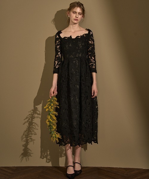 ERADIE(エラディエ)の「Elise Square-Neck Lace Dress スクエアーネックケミカルレースドレス(ドレス・レディース・ラベンダー/ブラック/サックスブルー・FREE)」の2枚目の写真