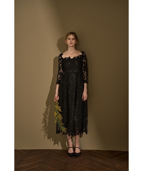 ERADIE(エラディエ)の「Elise Square-Neck Lace Dress スクエアーネックケミカルレースドレス(ドレス・レディース・ラベンダー/ブラック/サックスブルー・FREE)」の10枚目の写真