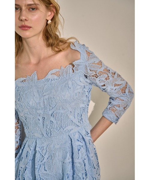 ERADIE(エラディエ)の「Elise Square-Neck Lace Dress スクエアーネックケミカルレースドレス(ドレス・レディース・ラベンダー/ブラック/サックスブルー・FREE)」の5枚目の写真