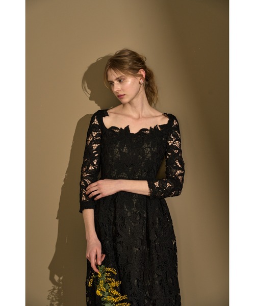 ERADIE(エラディエ)の「Elise Square-Neck Lace Dress スクエアーネックケミカルレースドレス(ドレス・レディース・ラベンダー/ブラック/サックスブルー・FREE)」の14枚目の写真