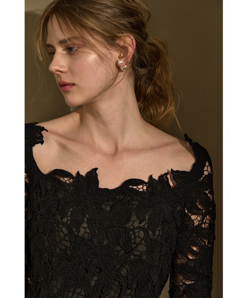 ERADIE(エラディエ)の「Elise Square-Neck Lace Dress スクエアーネックケミカルレースドレス(ドレス・レディース・ラベンダー/ブラック/サックスブルー・FREE)」の13枚目の写真