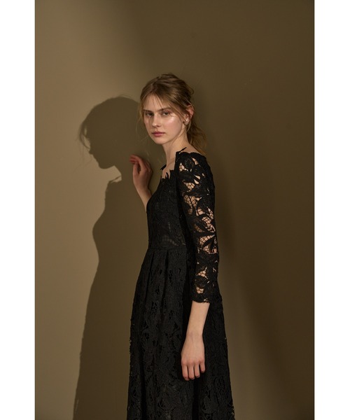 ERADIE(エラディエ)の「Elise Square-Neck Lace Dress スクエアーネックケミカルレースドレス(ドレス・レディース・ラベンダー/ブラック/サックスブルー・FREE)」の11枚目の写真
