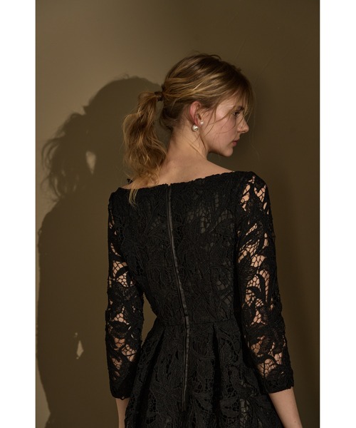 ERADIE(エラディエ)の「Elise Square-Neck Lace Dress スクエアーネックケミカルレースドレス(ドレス・レディース・ラベンダー/ブラック/サックスブルー・FREE)」の15枚目の写真