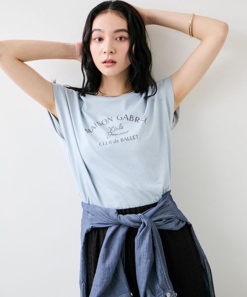 VIS（ビス）の「フォト＆ロゴプリントフレンチスリーブTシャツ/接触冷感（Tシャツ/カットソー・レディース・ホワイト/チャコールグレー/サックスブルー・FREE）」の6枚目の写真