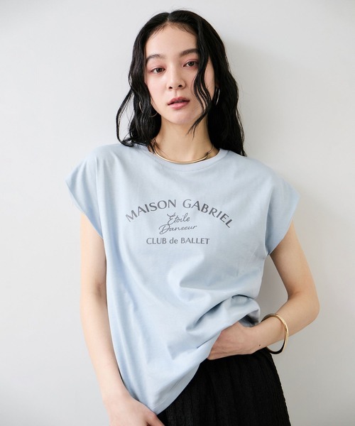 VIS（ビス）の「フォト＆ロゴプリントフレンチスリーブTシャツ/接触冷感（Tシャツ/カットソー・レディース・ホワイト/チャコールグレー/サックスブルー・FREE）」の4枚目の写真