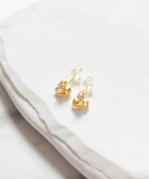 yu-ka(ユーカ)の「YU-KA:トライアングルビジュー ミニピアス Triangle Bijou Mini Earrings(ピアス(両耳用)・レディース・シルバー・FREE)」の6枚目の写真