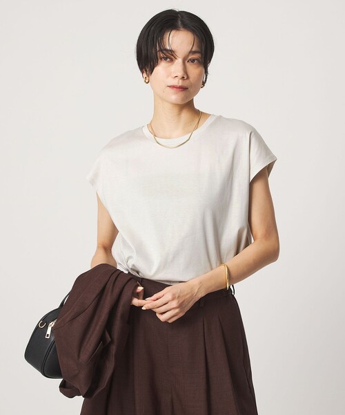 green label relaxing(グリーンレーベルリラクシング)の「フォルム Tシャツ 汗染み防止(Tシャツ/カットソー・レディース・ライトグレー/ブラック/オフホワイト/ダークブラウン・FREE)」の1枚目の写真