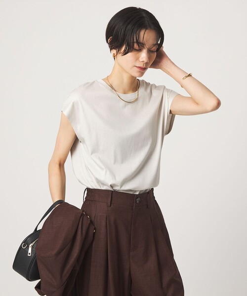green label relaxing(グリーンレーベルリラクシング)の「フォルム Tシャツ 汗染み防止(Tシャツ/カットソー・レディース・ライトグレー/ブラック/オフホワイト/ダークブラウン・FREE)」の5枚目の写真