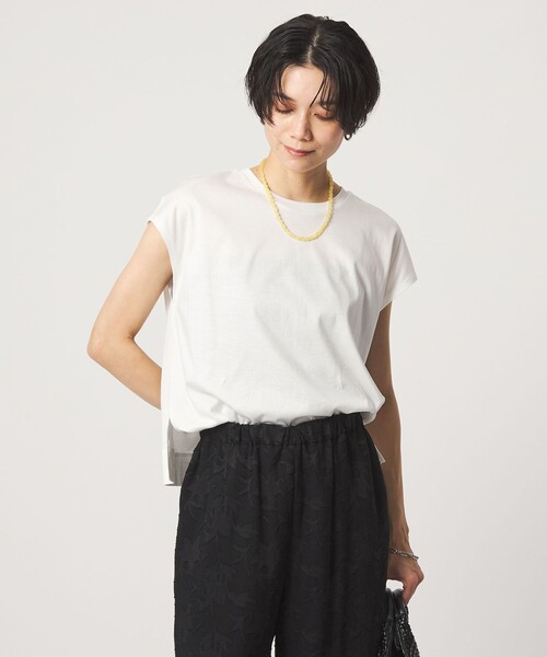 green label relaxing(グリーンレーベルリラクシング)の「フォルム Tシャツ 汗染み防止(Tシャツ/カットソー・レディース・ライトグレー/ブラック/オフホワイト/ダークブラウン・FREE)」の8枚目の写真