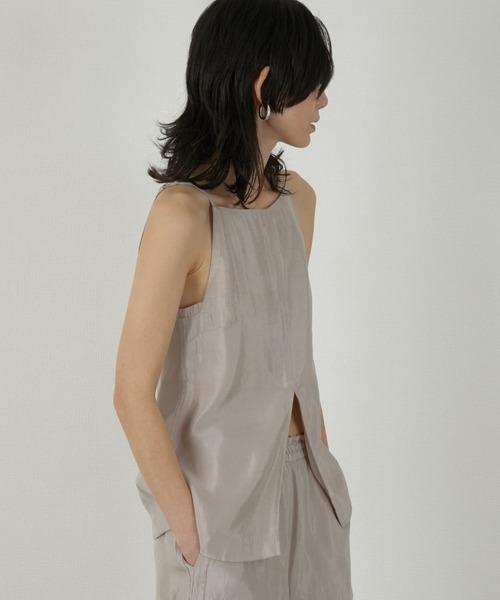 LA PEAU DE GEM(ラポドゥジェム)の「【LA PEAU DE GEM】front cut tops/フロントカットトップス(キャミソール・レディース・ブラック/ベージュ・FREE)」の3枚目の写真
