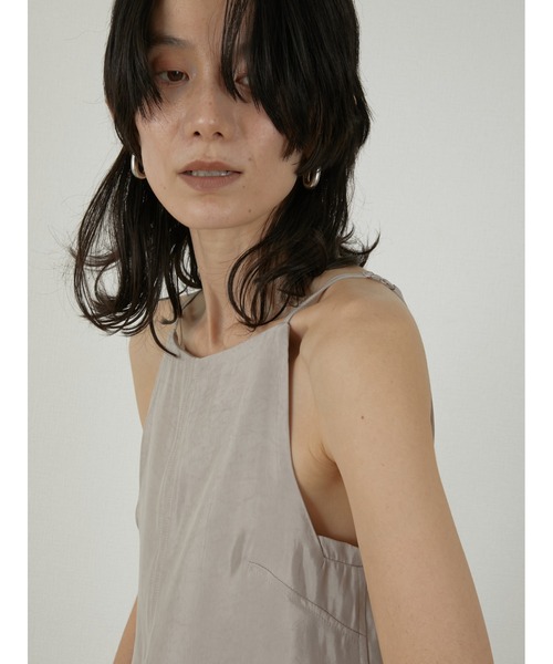 LA PEAU DE GEM(ラポドゥジェム)の「【LA PEAU DE GEM】front cut tops/フロントカットトップス(キャミソール・レディース・ブラック/ベージュ・FREE)」の8枚目の写真