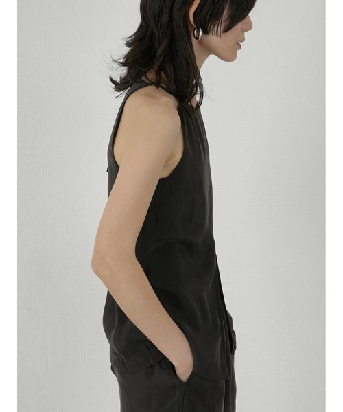 LA PEAU DE GEM(ラポドゥジェム)の「【LA PEAU DE GEM】front cut tops/フロントカットトップス(キャミソール・レディース・ブラック/ベージュ・FREE)」の11枚目の写真