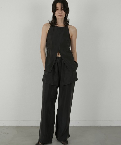 LA PEAU DE GEM(ラポドゥジェム)の「【LA PEAU DE GEM】front cut tops/フロントカットトップス(キャミソール・レディース・ブラック/ベージュ・FREE)」の14枚目の写真