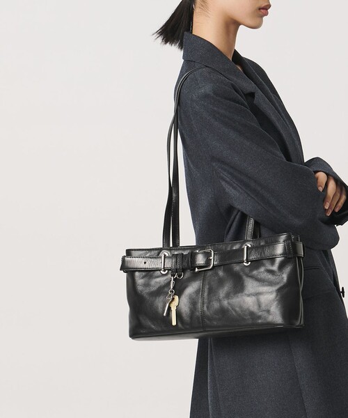OSOI(オソイ)の「<OSOI>SHOULDER BROCLE バッグ(ショルダーバッグ・レディース・ダークブラウン/ブラック/オフホワイト・FREE)」の2枚目の写真