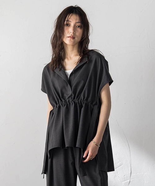 MAYSON GREY(メイソングレイ)の「【一瞬で楽とキレイを叶える】ウエストマークフレンチブラウス(シャツ/ブラウス・レディース・ブラウン/ベージュ/パープル/ブラック・M)」の6枚目の写真