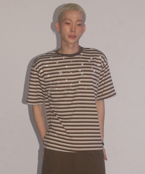 SOMEPLACE MAN(サムプレイス・マン)の「マルチストライプスタースパンコールルーズフィットラウンドネックカジュアル半袖Tシャツ_3COLOR(Tシャツ/カットソー・メンズ・グレー/ブラウン/ネイビー・FREE)」の8枚目の写真