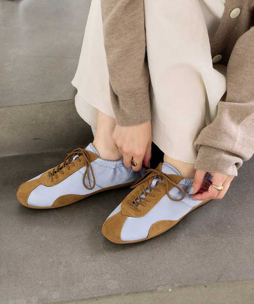 FLAT(フラット)の「Lギャザースニーカー(スニーカー・レディース・ブラック/サックスブルー/アイボリー・22cm/22.5cm/23cm/23.5cm/24cm/24.5cm/25cm)」の3枚目の写真