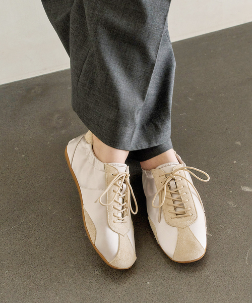 FLAT(フラット)の「Lギャザースニーカー(スニーカー・レディース・ブラック/サックスブルー/アイボリー・22cm/22.5cm/23cm/23.5cm/24cm/24.5cm/25cm)」の2枚目の写真