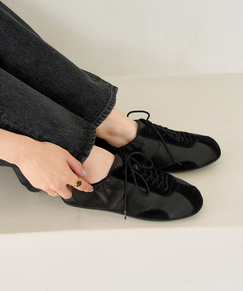 FLAT(フラット)の「Lギャザースニーカー(スニーカー・レディース・ブラック/サックスブルー/アイボリー・22cm/22.5cm/23cm/23.5cm/24cm/24.5cm/25cm)」の1枚目の写真