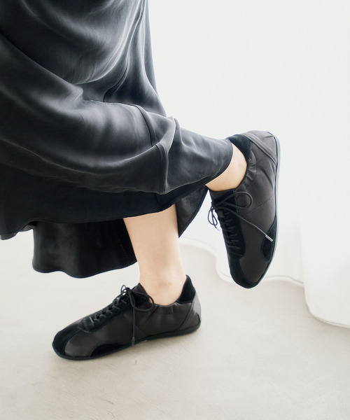 FLAT(フラット)の「Lギャザースニーカー(スニーカー・レディース・ブラック/サックスブルー/アイボリー・22cm/22.5cm/23cm/23.5cm/24cm/24.5cm/25cm)」の12枚目の写真