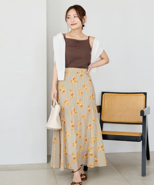 COHINA(コヒナ)の「ブラッシュフラワー消しプリーツスカート 【低身長・小柄女性】(スカート・レディース・ベージュ/ネイビー・REGULAR/SHORT)」の6枚目の写真