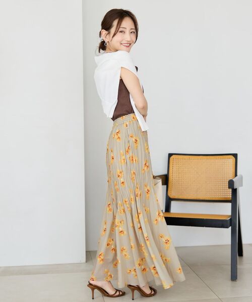 COHINA(コヒナ)の「ブラッシュフラワー消しプリーツスカート 【低身長・小柄女性】(スカート・レディース・ベージュ/ネイビー・REGULAR/SHORT)」の8枚目の写真