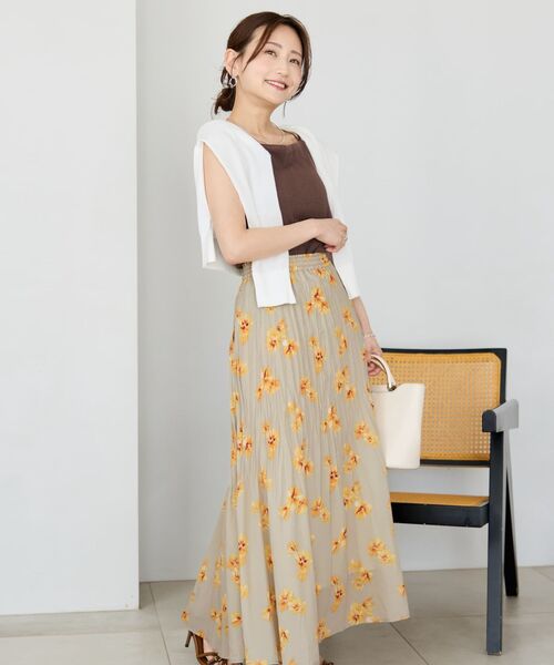 COHINA(コヒナ)の「ブラッシュフラワー消しプリーツスカート 【低身長・小柄女性】(スカート・レディース・ベージュ/ネイビー・REGULAR/SHORT)」の9枚目の写真